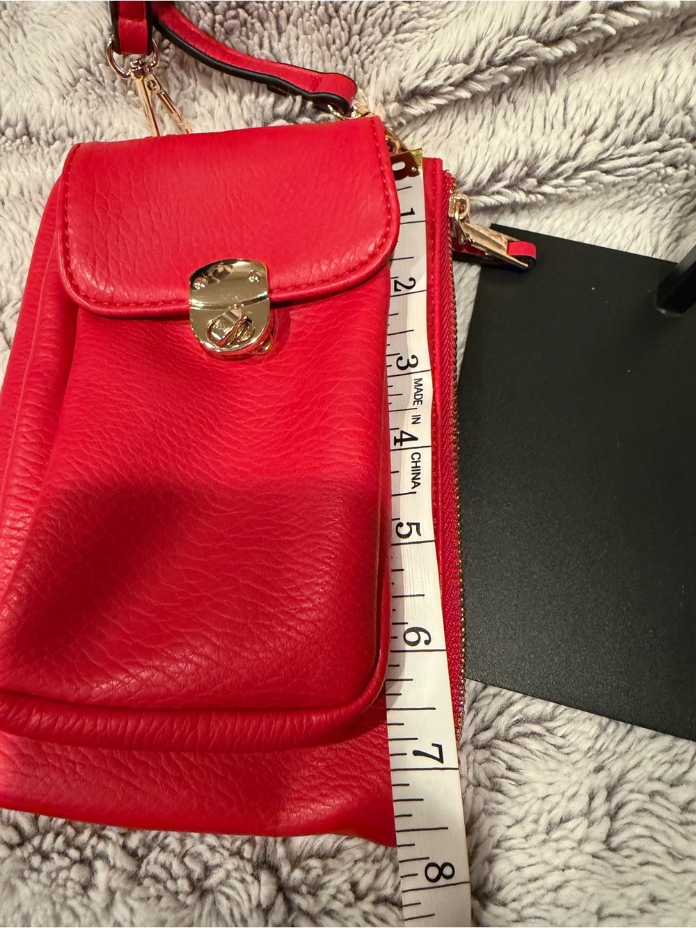 Compact Red Leather Crossbody Bag with Gold-Tone Clasp - Picture 5 of 13